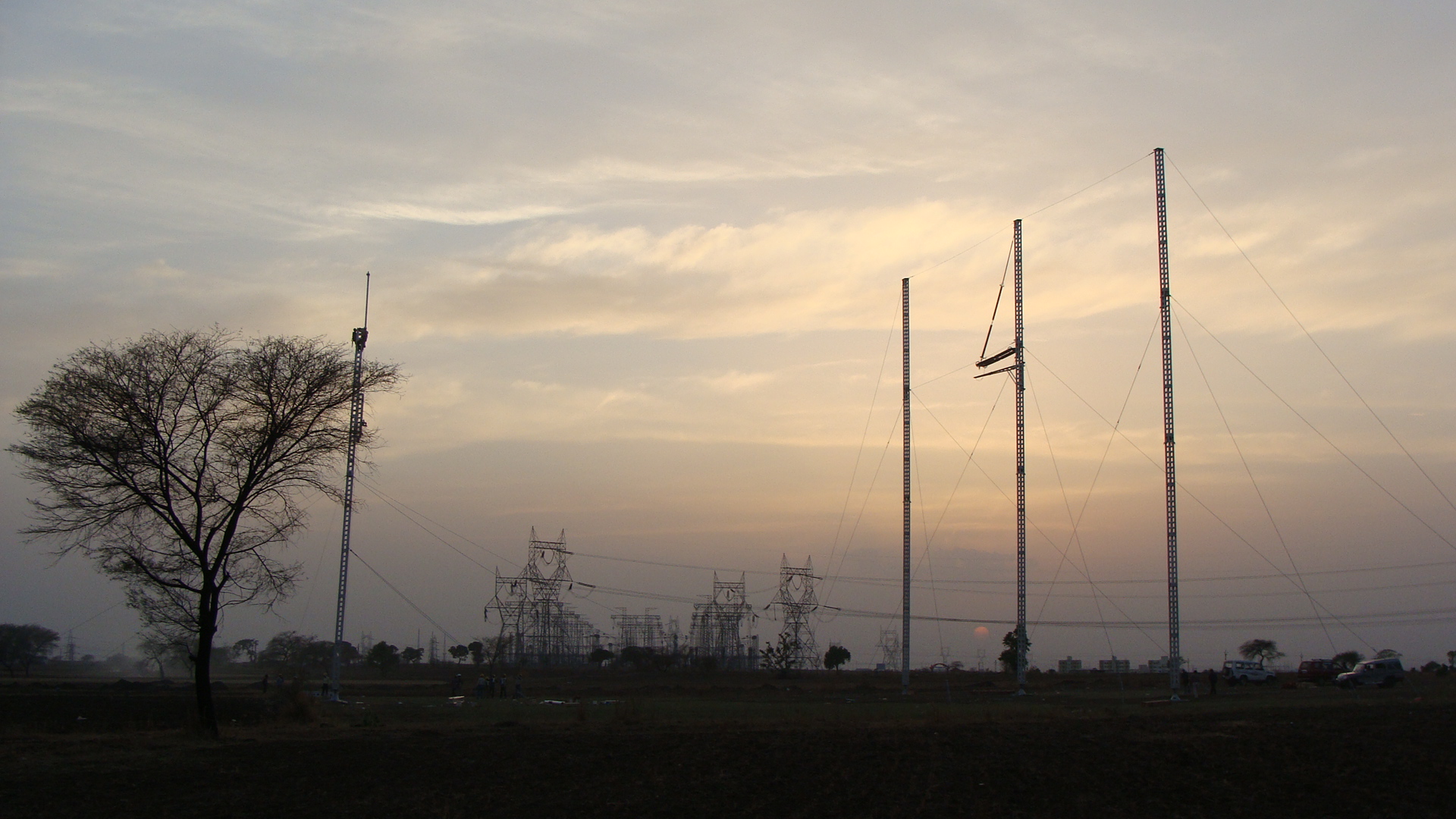 Línea Eléctrica con Torre SBB